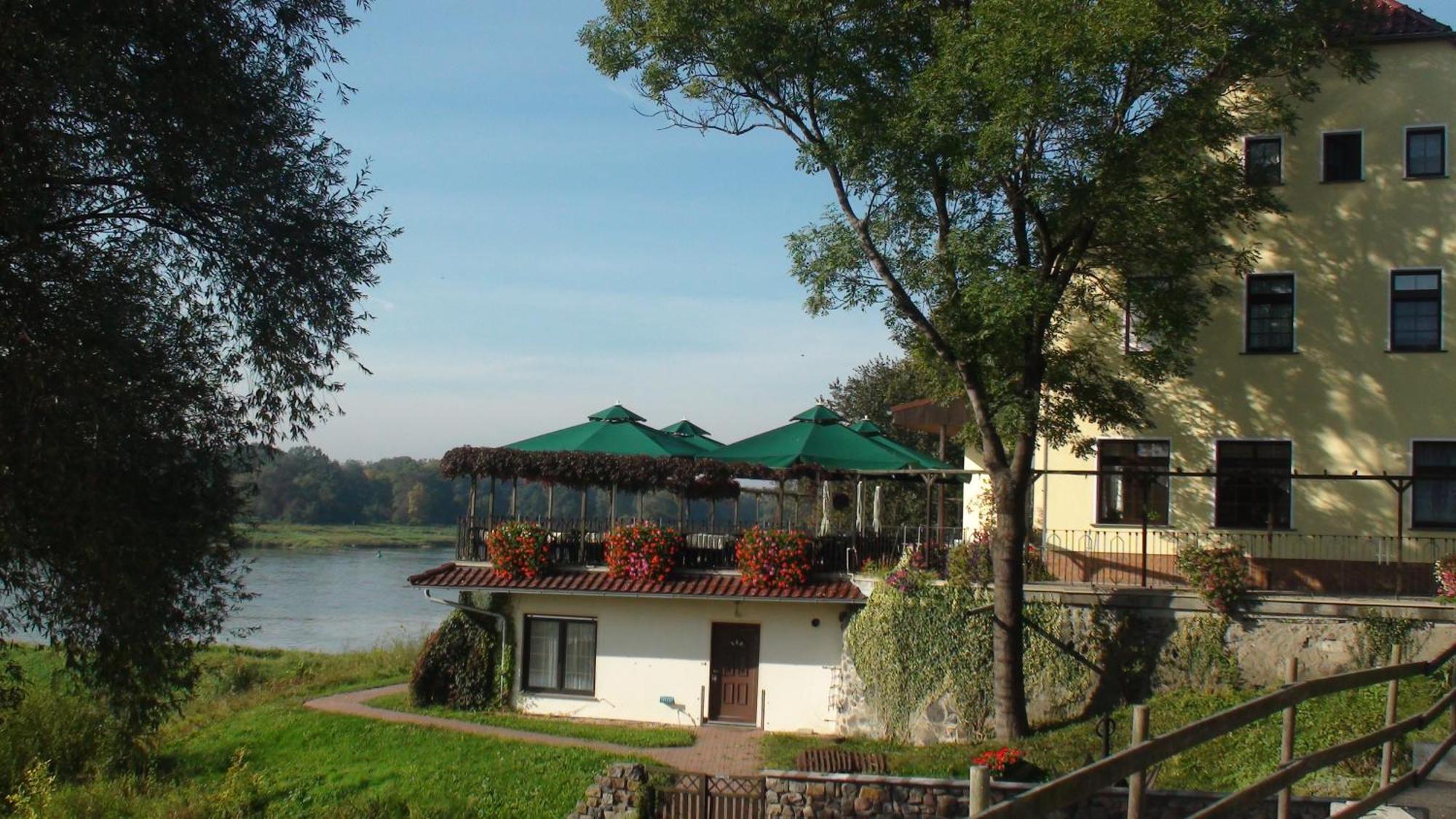 Elbterrassen Zu Brambach Hotel Dessau-Rosslau Exterior foto