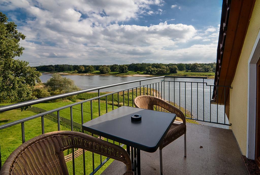 Elbterrassen Zu Brambach Hotel Dessau-Rosslau Exterior foto